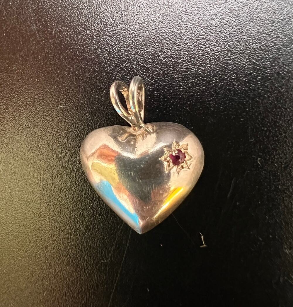 Vintage sterling silver heart diamond cut star w/ ruby stone Valentine romantic
